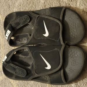 Nike size 3 Y sandals